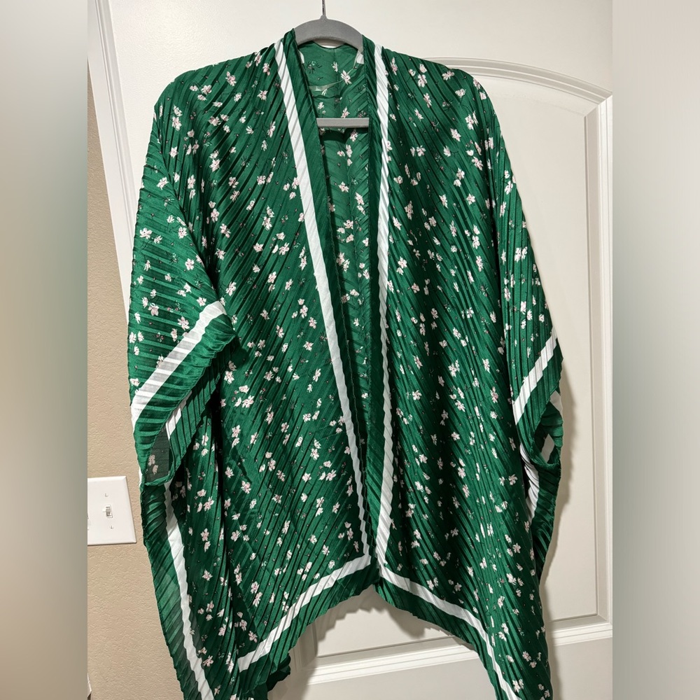 Kimono / no size listed - fits like XL / EUC — 040926